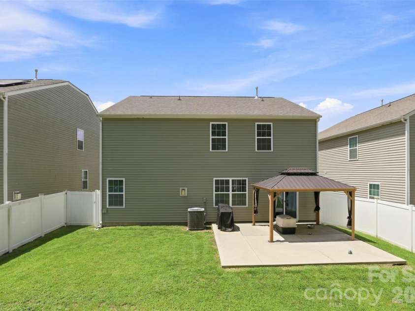 5120 Briscoe Drive, Charlotte, NC 28214.  MLS# CAR4399632, YatesRealty ID 34677. 