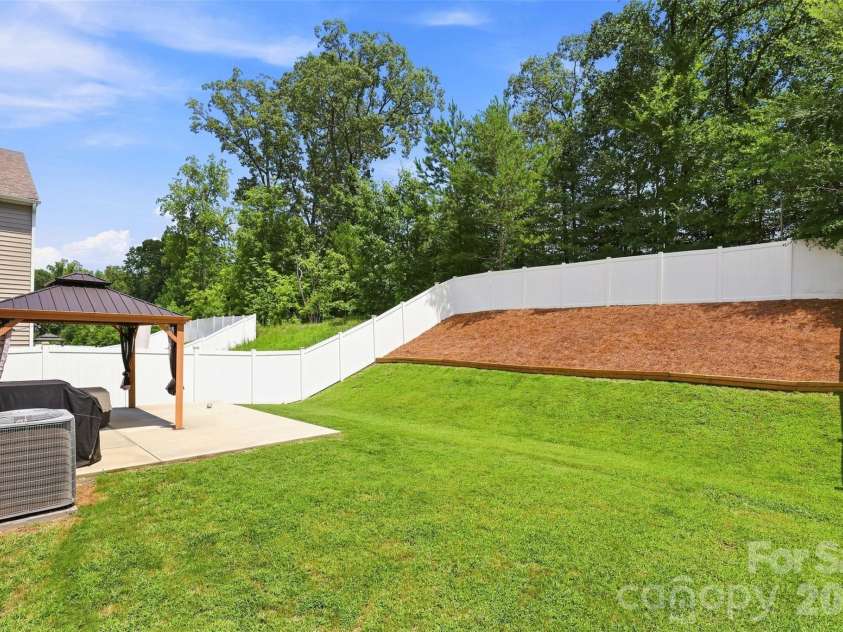 5120 Briscoe Drive, Charlotte, NC 28214.  MLS# CAR4399632, YatesRealty ID 34677. 