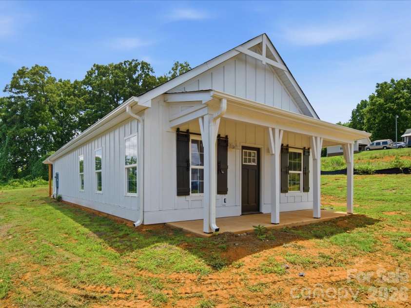 1432 Blackbird Drive, Clover, SC 29710.  MLS# CAR4399128, YatesRealty ID 34679. 