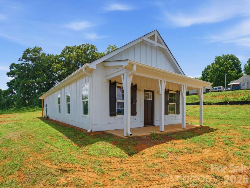 1432 Blackbird Drive, Clover, SC 29710.  MLS# CAR4399128, YatesRealty ID 34679. 