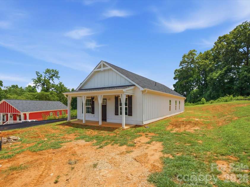 1432 Blackbird Drive, Clover, SC 29710.  MLS# CAR4399128, YatesRealty ID 34679. 