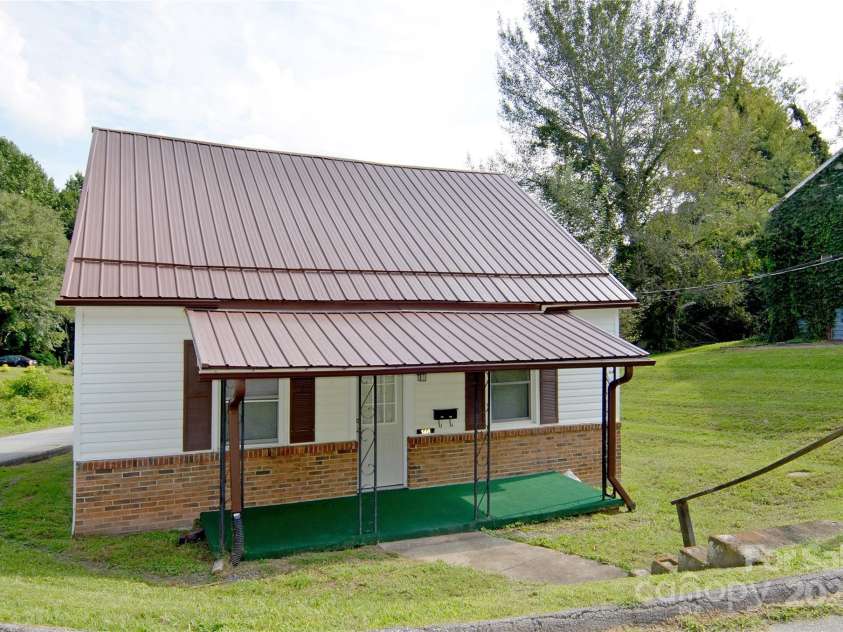 146 Fourth C Street, Marion, NC 28752.  MLS# CAR4295737, YatesRealty ID 34679. 