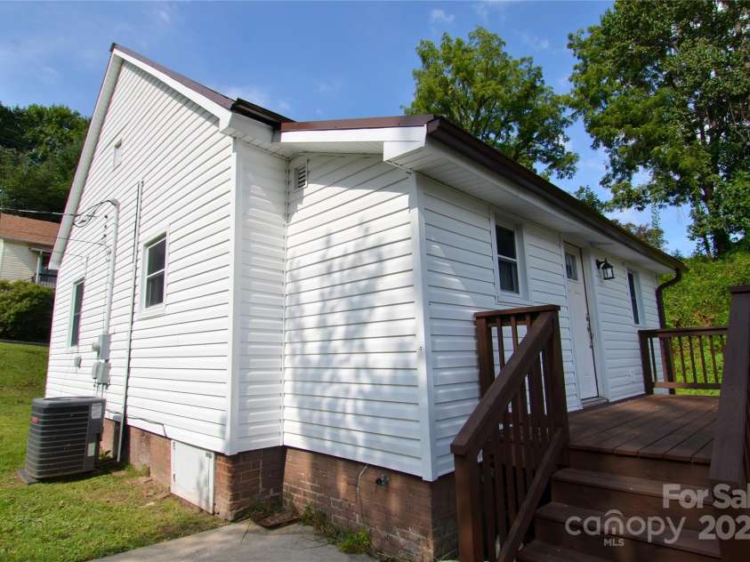 146 Fourth C Street, Marion, NC 28752.  MLS# CAR4295737, YatesRealty ID 34679. 