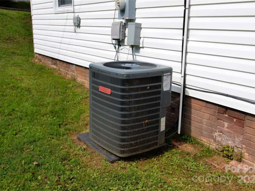 146 Fourth C Street, Marion, NC 28752.  MLS# CAR4295737, YatesRealty ID 34679. 