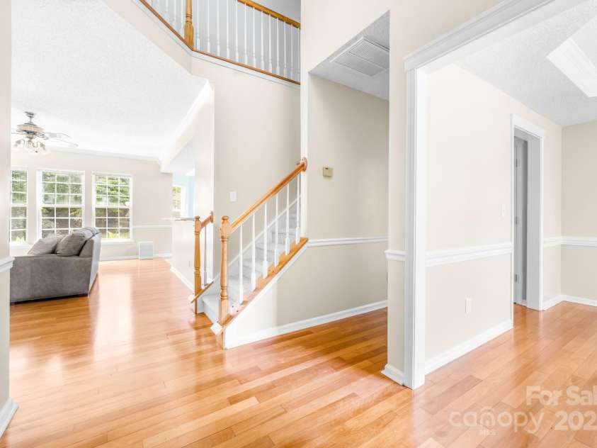10422 Baskerville Avenue, Charlotte, NC 28269.  MLS# CAR4294892, YatesRealty ID 34680. 