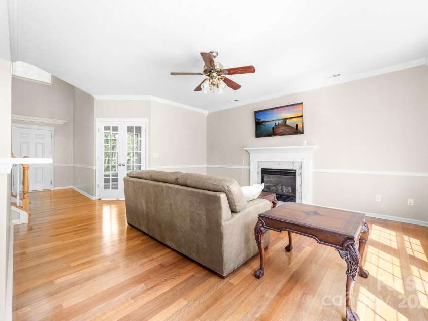 10422 Baskerville Avenue, Charlotte, NC 28269.  MLS# CAR4294892, YatesRealty ID 34680. 