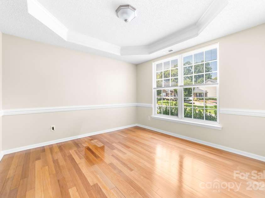 10422 Baskerville Avenue, Charlotte, NC 28269.  MLS# CAR4294892, YatesRealty ID 34680. Dining Room