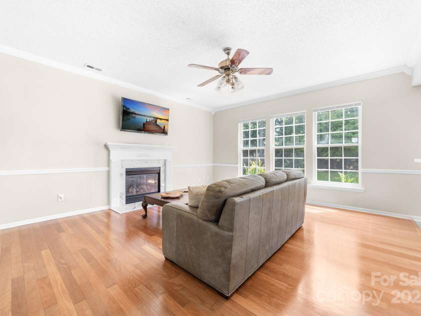 10422 Baskerville Avenue, Charlotte, NC 28269.  MLS# CAR4294892, YatesRealty ID 34680. Living Room