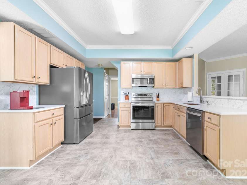 10422 Baskerville Avenue, Charlotte, NC 28269.  MLS# CAR4294892, YatesRealty ID 34680. Stainless steel appliances