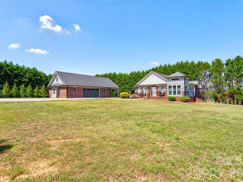 101 Northeastern Drive, Shelby, NC 28152.  MLS# CAR4399615, YatesRealty ID 34684. 