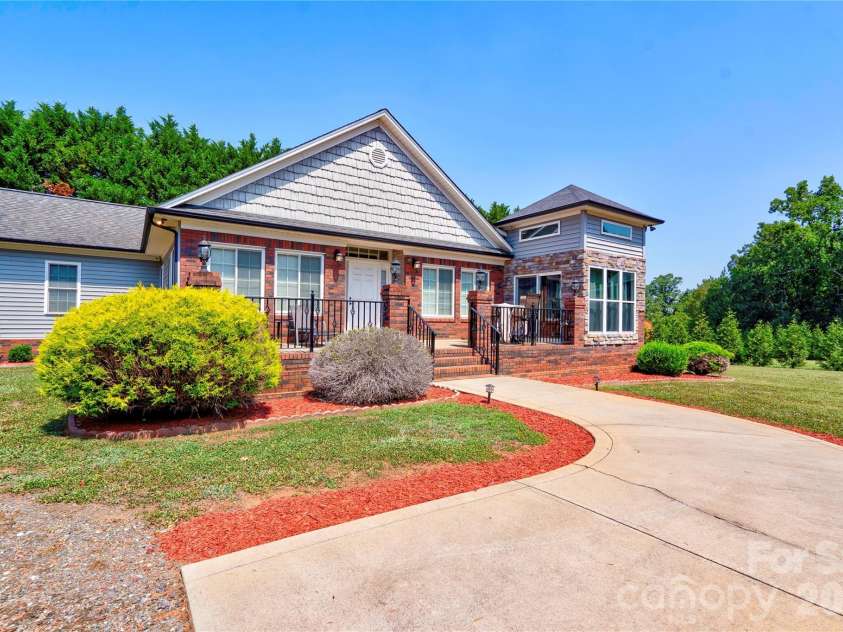101 Northeastern Drive, Shelby, NC 28152.  MLS# CAR4399615, YatesRealty ID 34684. 
