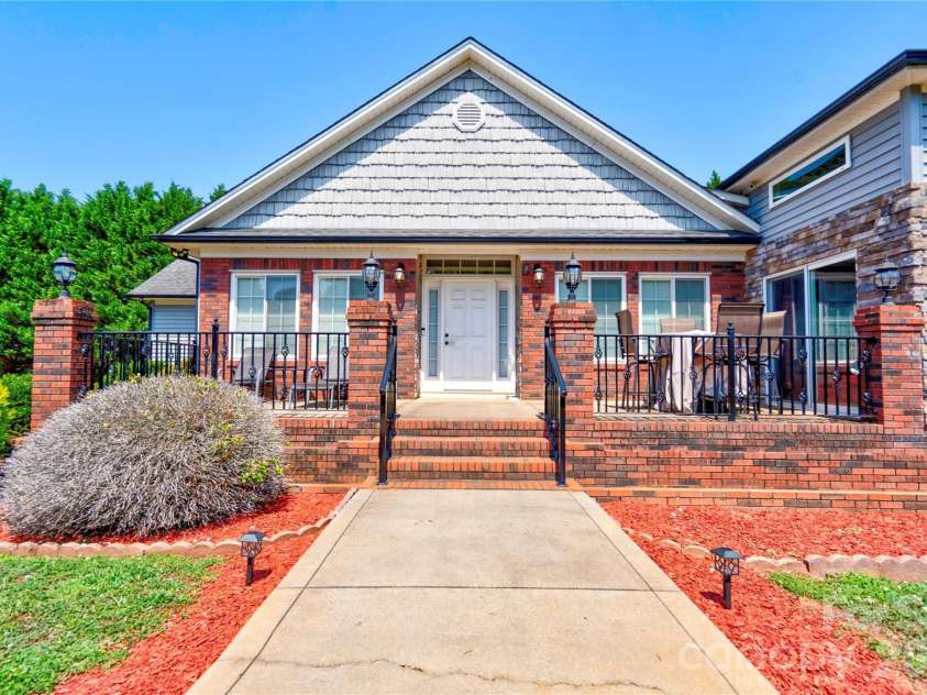 101 Northeastern Drive, Shelby, NC 28152.  MLS# CAR4399615, YatesRealty ID 34684. 