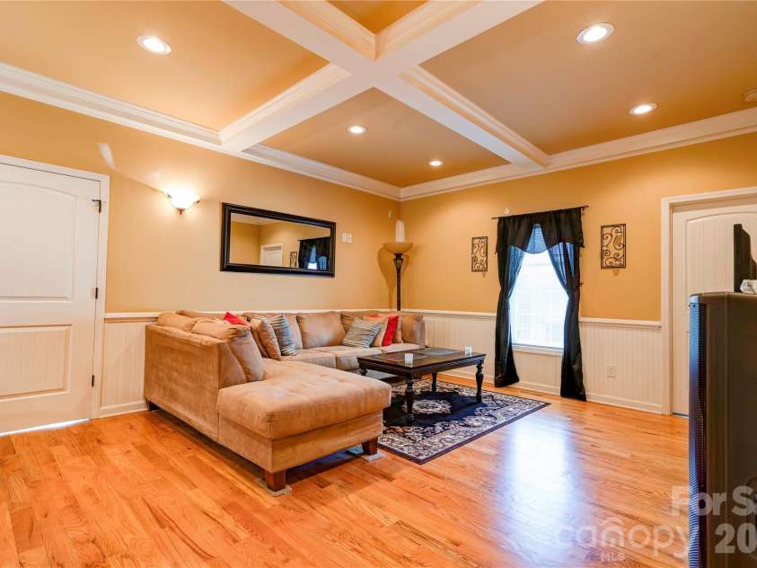 101 Northeastern Drive, Shelby, NC 28152.  MLS# CAR4399615, YatesRealty ID 34684. 