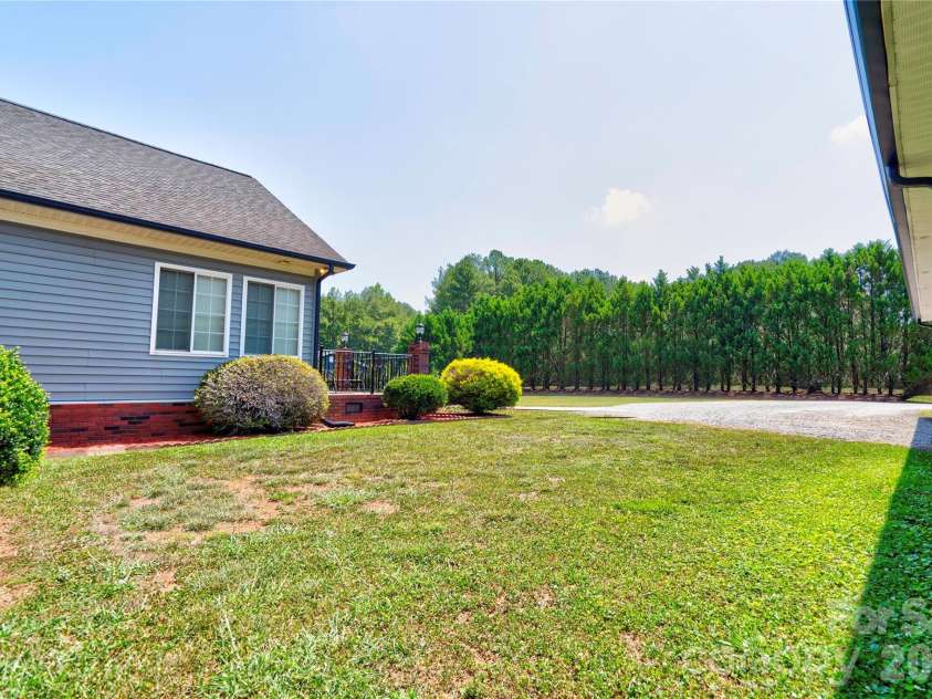 101 Northeastern Drive, Shelby, NC 28152.  MLS# CAR4399615, YatesRealty ID 34684. 