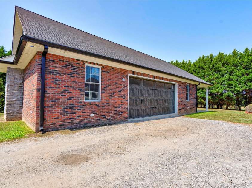101 Northeastern Drive, Shelby, NC 28152.  MLS# CAR4399615, YatesRealty ID 34684. 