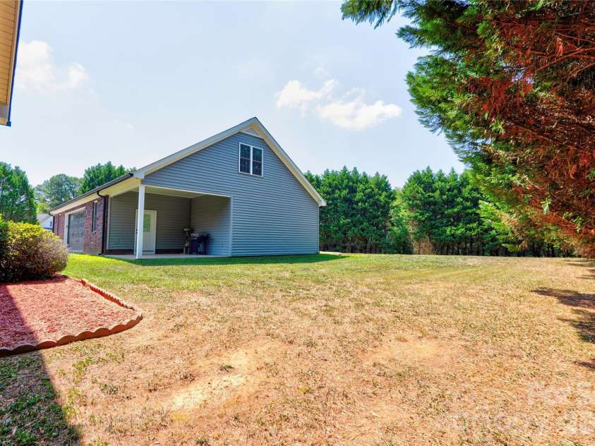 101 Northeastern Drive, Shelby, NC 28152.  MLS# CAR4399615, YatesRealty ID 34684. 