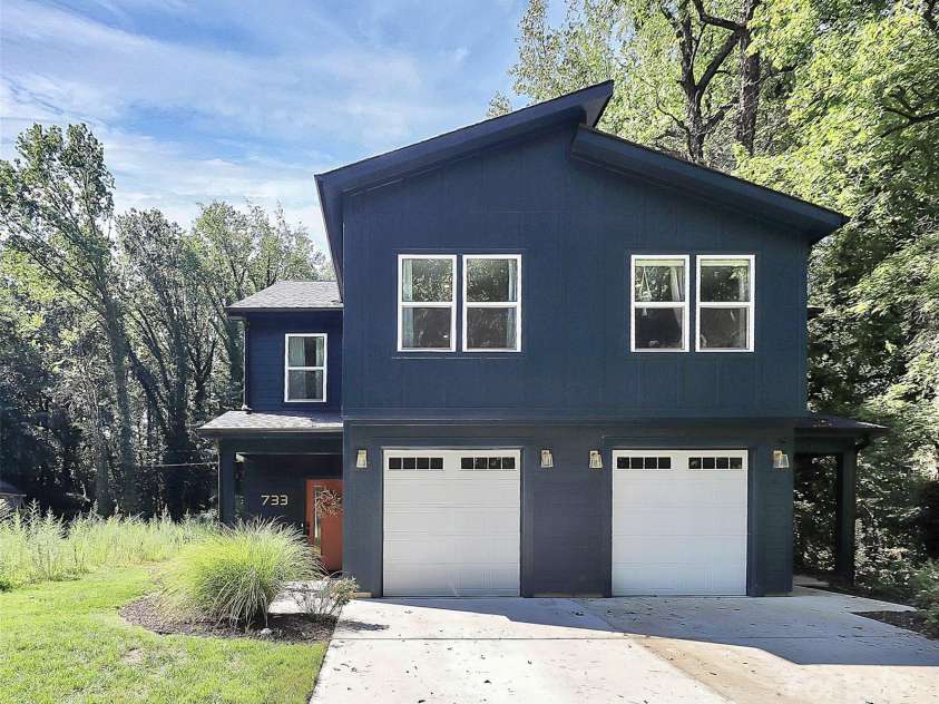 733 McArthur Avenue, Charlotte, NC 28206.  MLS# CAR4296923, YatesRealty ID 34684. 1 car garage + driveway