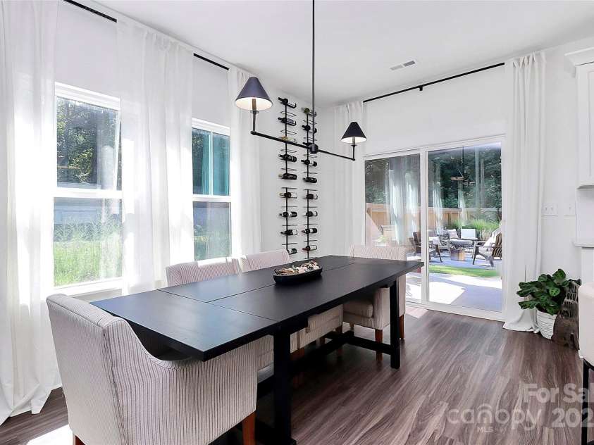 733 McArthur Avenue, Charlotte, NC 28206.  MLS# CAR4296923, YatesRealty ID 34684. Dining area