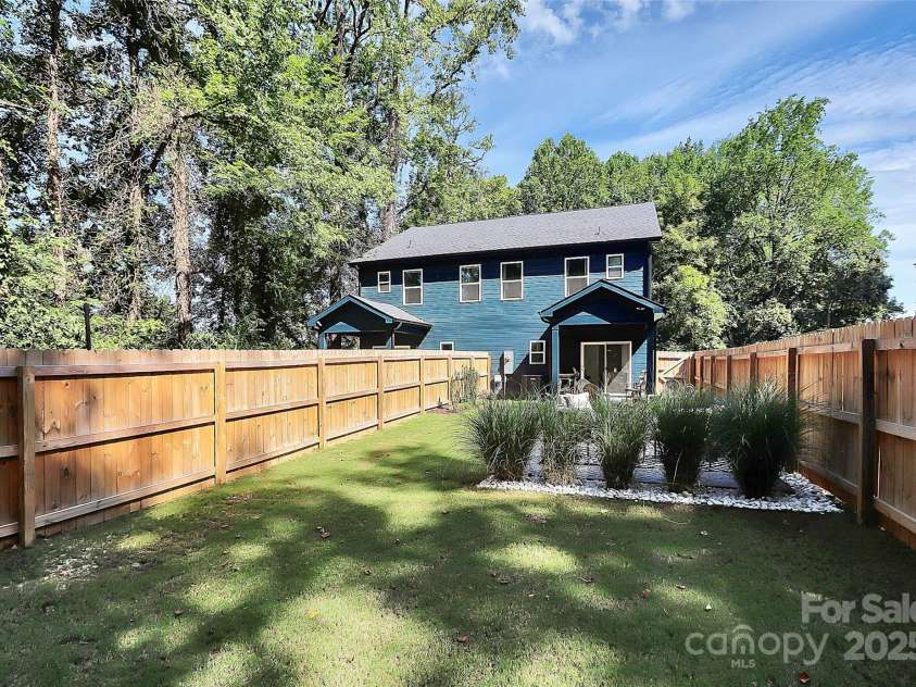 733 McArthur Avenue, Charlotte, NC 28206.  MLS# CAR4296923, YatesRealty ID 34684. Fenced Back Yard