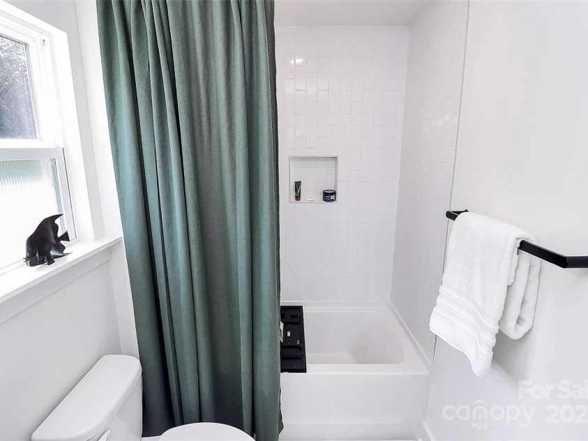 733 McArthur Avenue, Charlotte, NC 28206.  MLS# CAR4296923, YatesRealty ID 34684. Full Bath