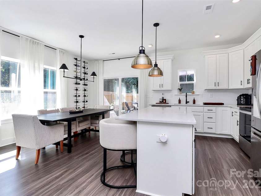 733 McArthur Avenue, Charlotte, NC 28206.  MLS# CAR4296923, YatesRealty ID 34684. Kitchen Island/Dining