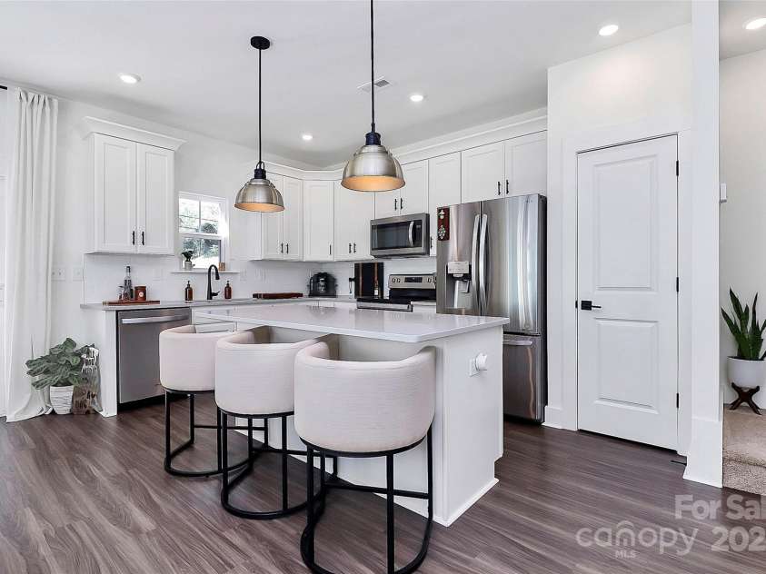 733 McArthur Avenue, Charlotte, NC 28206.  MLS# CAR4296923, YatesRealty ID 34684. Large Kitchen Island