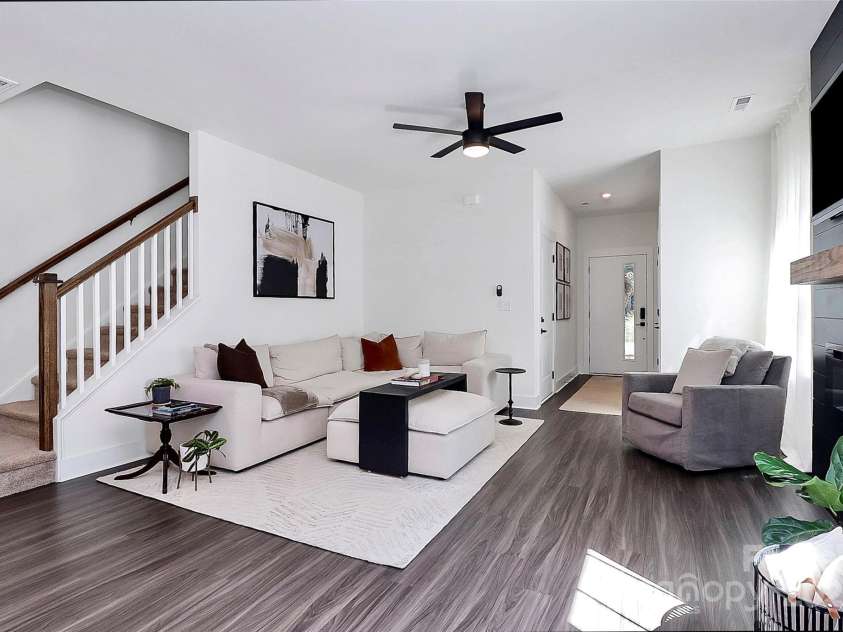733 McArthur Avenue, Charlotte, NC 28206.  MLS# CAR4296923, YatesRealty ID 34684. Living