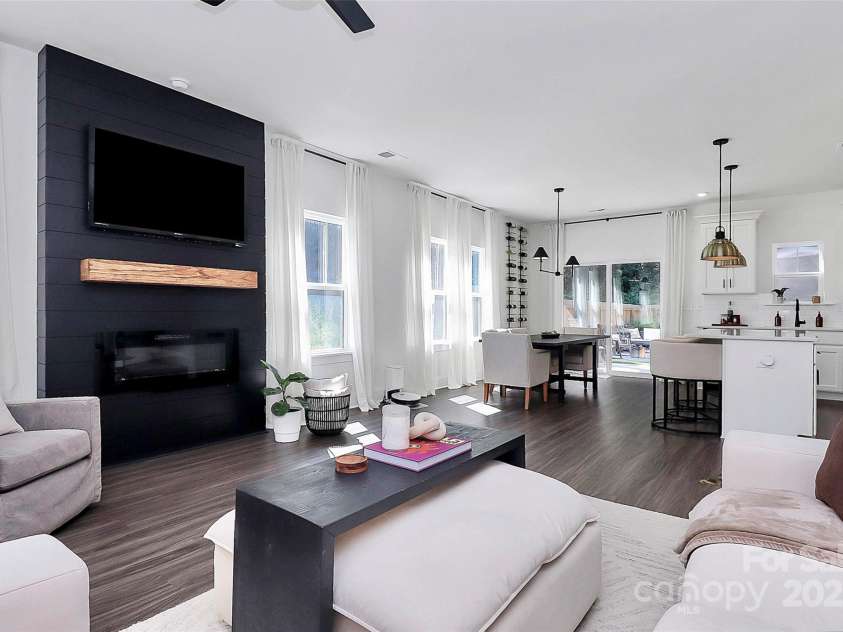 733 McArthur Avenue, Charlotte, NC 28206.  MLS# CAR4296923, YatesRealty ID 34684. Living/open floor plan