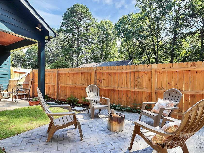 733 McArthur Avenue, Charlotte, NC 28206.  MLS# CAR4296923, YatesRealty ID 34684. Patio Seating area