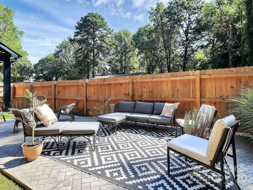 733 McArthur Avenue, Charlotte, NC 28206.  MLS# CAR4296923, YatesRealty ID 34684. Patio Seating Area