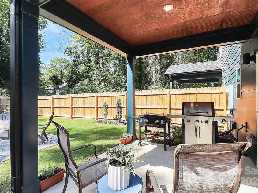 733 McArthur Avenue, Charlotte, NC 28206.  MLS# CAR4296923, YatesRealty ID 34684. Porch