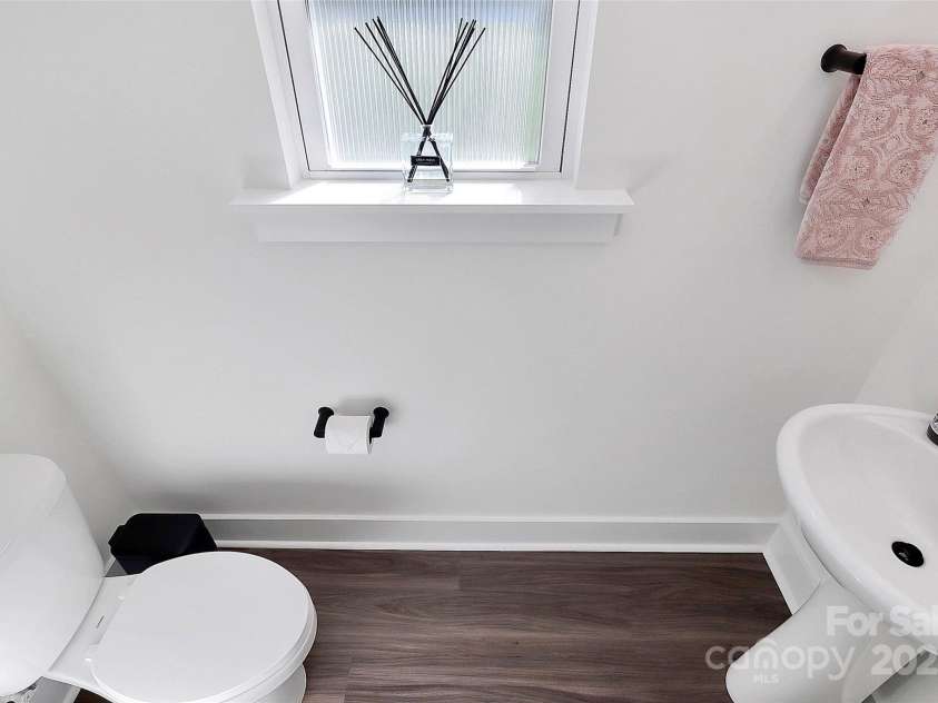 733 McArthur Avenue, Charlotte, NC 28206.  MLS# CAR4296923, YatesRealty ID 34684. Powder Room