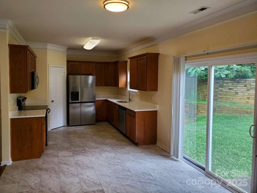 13008 Rothe House Road, Charlotte, NC 28273.  MLS# CAR4296922, YatesRealty ID 34685. Breakfast area15'7
