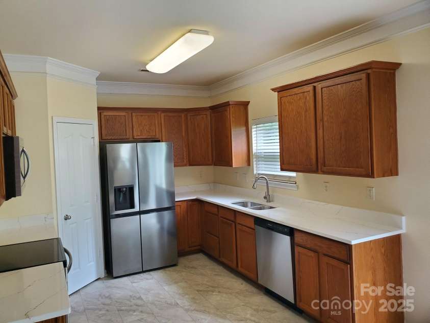 13008 Rothe House Road, Charlotte, NC 28273.  MLS# CAR4296922, YatesRealty ID 34685. Kichen with Quartz Counter tops