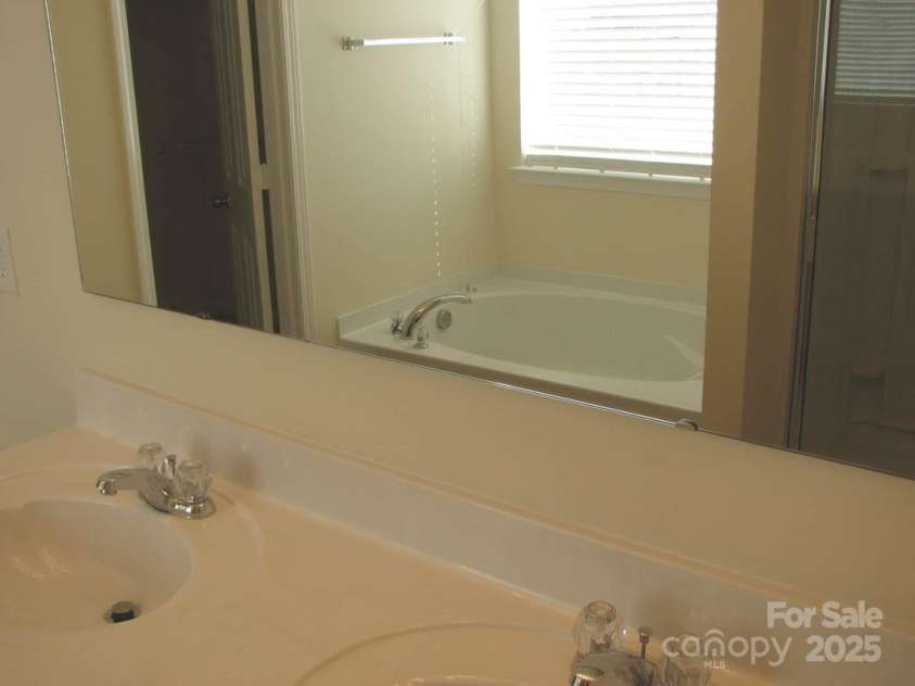 13008 Rothe House Road, Charlotte, NC 28273.  MLS# CAR4296922, YatesRealty ID 34685. Master Bath