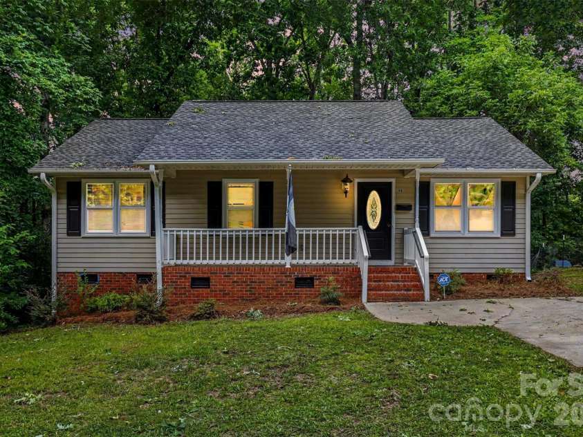 308 Kershaw Street, Lancaster, SC 29720.  MLS# CAR4399327, YatesRealty ID 34685. 