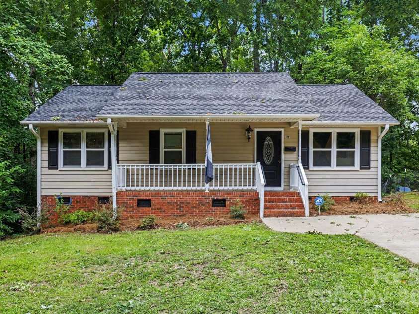 308 Kershaw Street, Lancaster, SC 29720.  MLS# CAR4399327, YatesRealty ID 34685. 