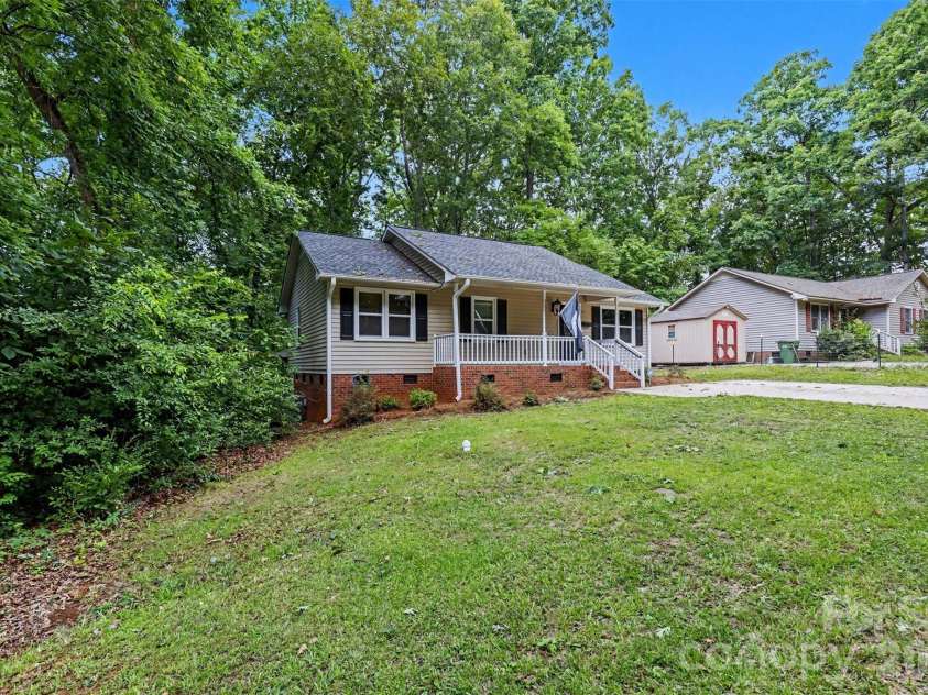 308 Kershaw Street, Lancaster, SC 29720.  MLS# CAR4399327, YatesRealty ID 34685. 