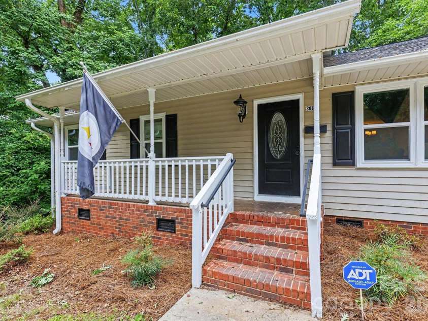 308 Kershaw Street, Lancaster, SC 29720.  MLS# CAR4399327, YatesRealty ID 34685. 