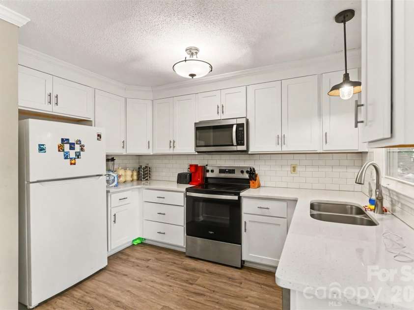 308 Kershaw Street, Lancaster, SC 29720.  MLS# CAR4399327, YatesRealty ID 34685. 