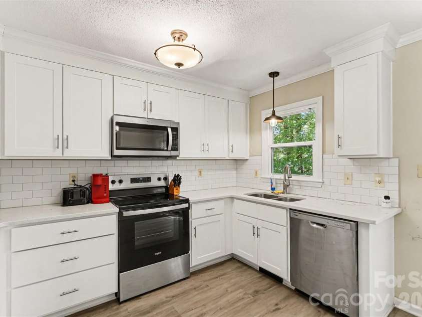 308 Kershaw Street, Lancaster, SC 29720.  MLS# CAR4399327, YatesRealty ID 34685. 