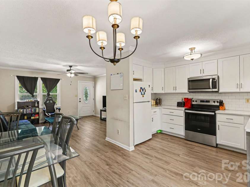 308 Kershaw Street, Lancaster, SC 29720.  MLS# CAR4399327, YatesRealty ID 34685. 