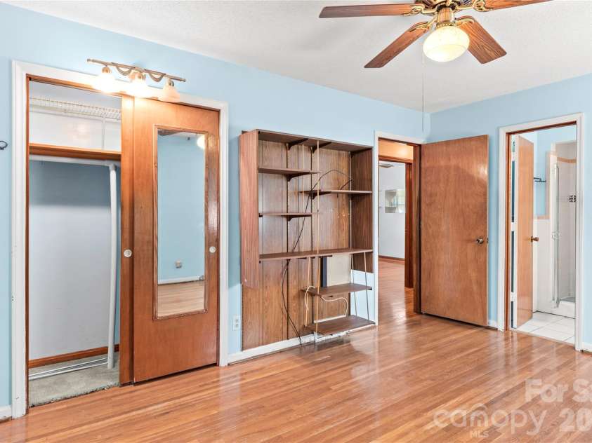 1604 Grantham Drive, High Point, NC 27265.  MLS# CAR4399664, YatesRealty ID 34686. 