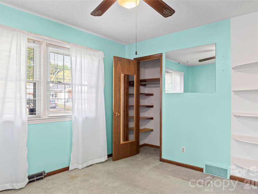1604 Grantham Drive, High Point, NC 27265.  MLS# CAR4399664, YatesRealty ID 34686. 