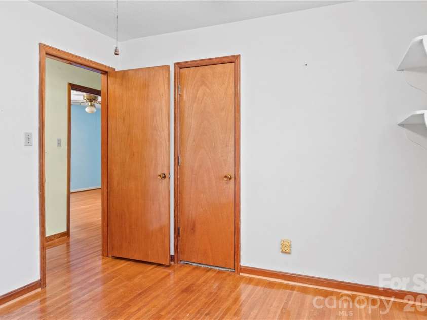 1604 Grantham Drive, High Point, NC 27265.  MLS# CAR4399664, YatesRealty ID 34686. 