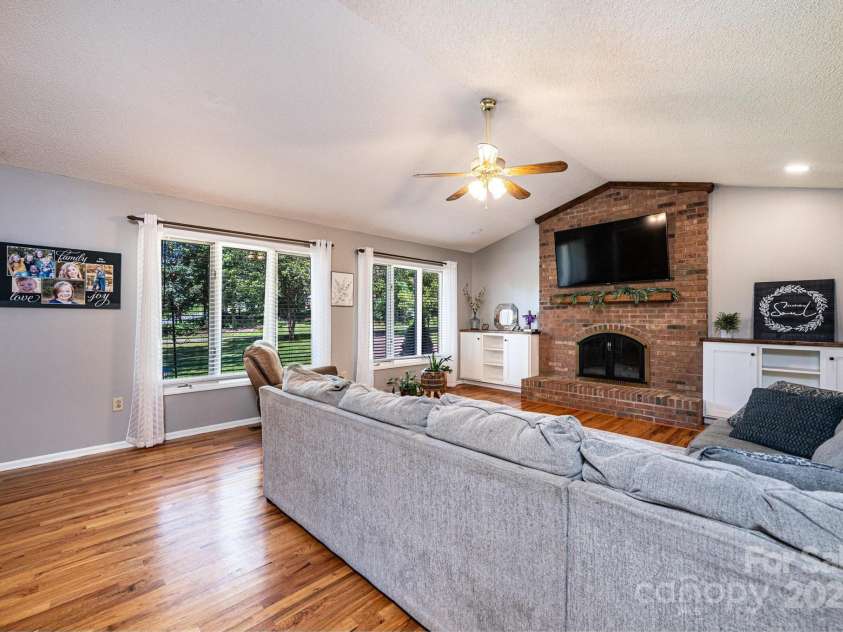 5933 Willowbottom Road, Hickory, NC 28602.  MLS# CAR4285990, YatesRealty ID 34686. 