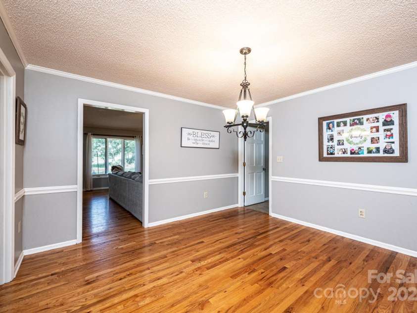 5933 Willowbottom Road, Hickory, NC 28602.  MLS# CAR4285990, YatesRealty ID 34686. 