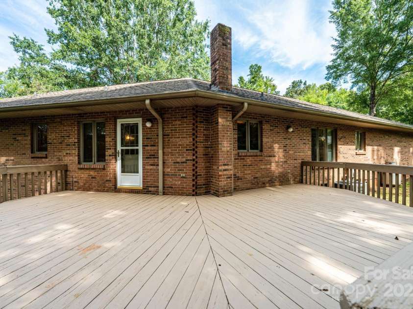 5933 Willowbottom Road, Hickory, NC 28602.  MLS# CAR4285990, YatesRealty ID 34686. 