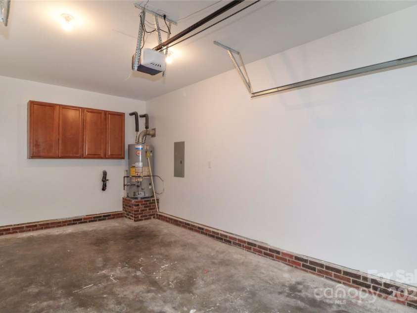 915 Harbour View Cove, Kannapolis, NC 28083.  MLS# CAR4297057, YatesRealty ID 34688. Garage is newly Drywalled and Painted