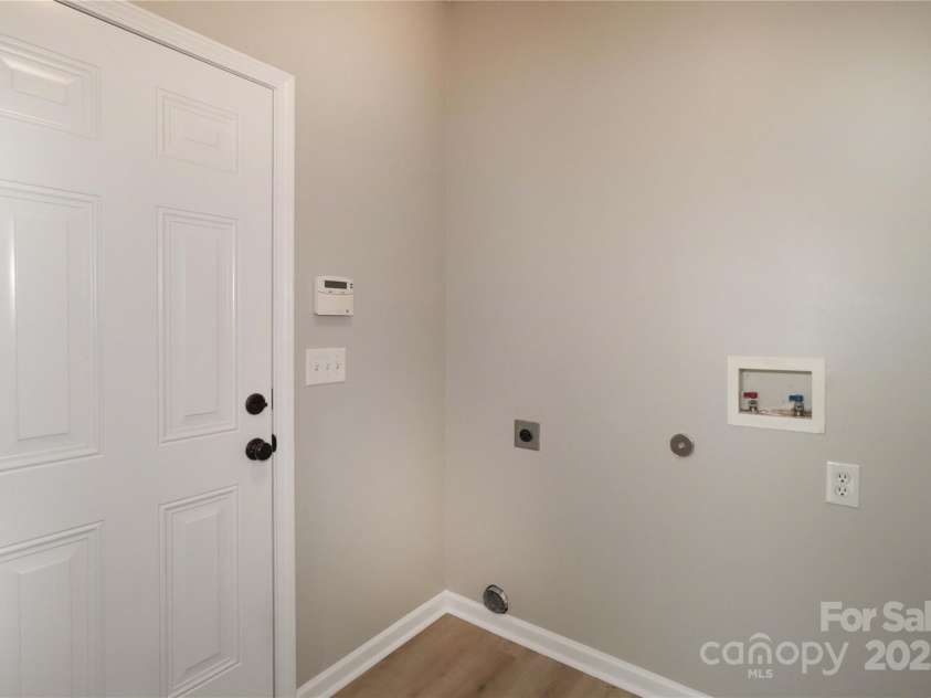 915 Harbour View Cove, Kannapolis, NC 28083.  MLS# CAR4297057, YatesRealty ID 34688. Laundry Room